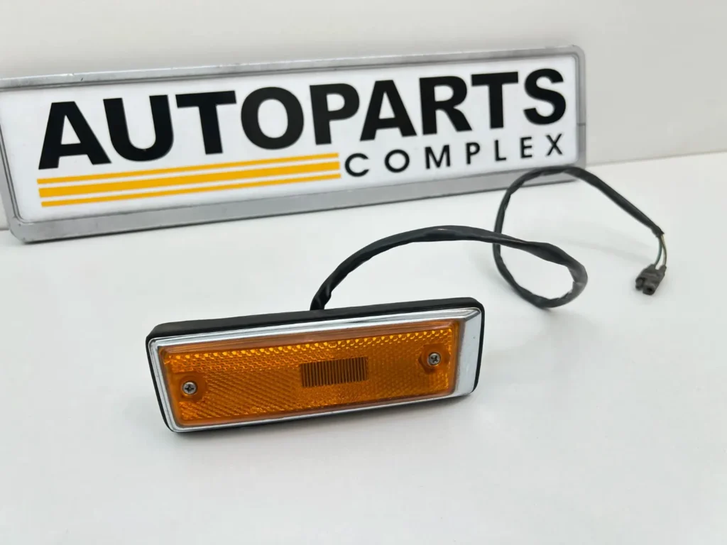 Corolla 1971 - 1974 ke25 te21 te27 USDM front fender indicator (3)