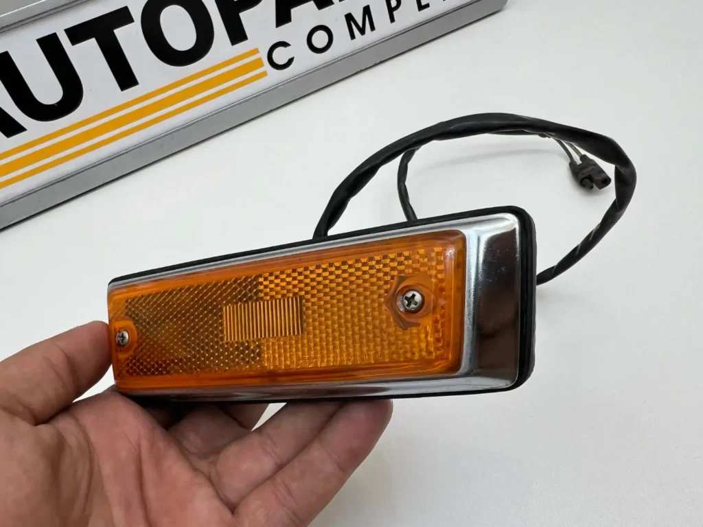 Corolla 1971 - 1974 ke25 te21 te27 USDM front fender indicator (5)