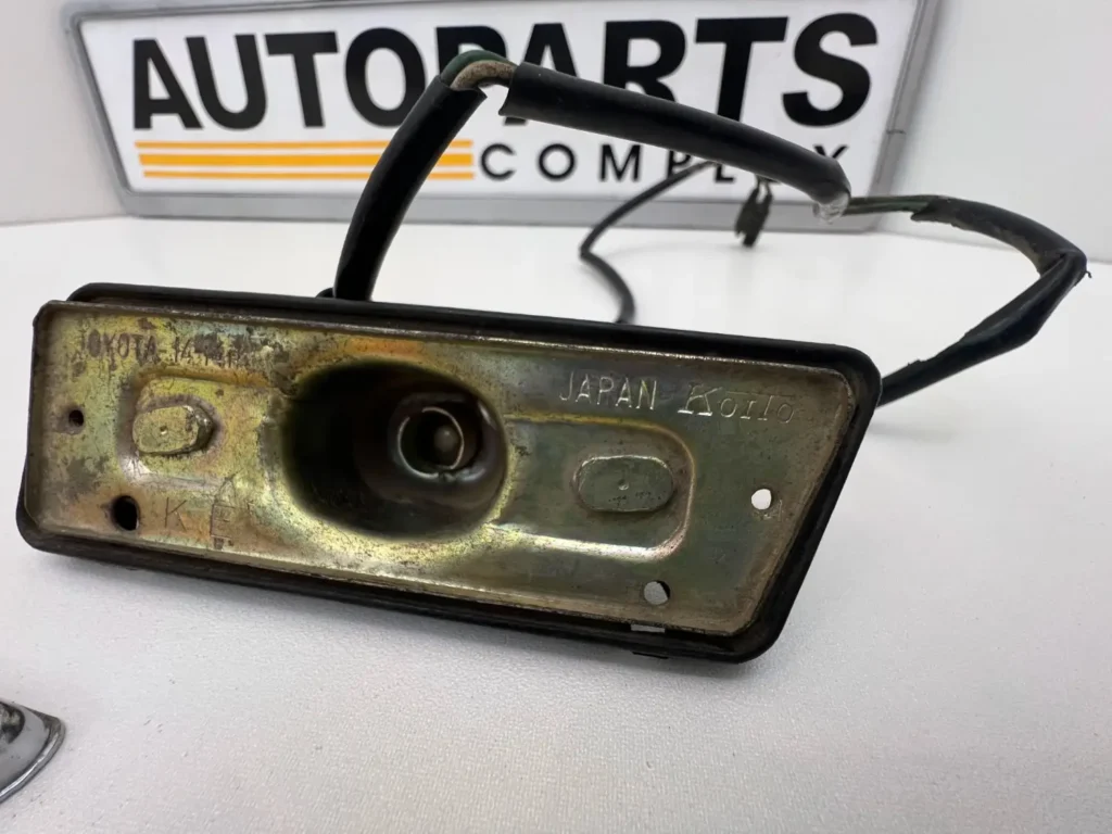 Corolla 1974 KE20 ke25 fender indicator (1)