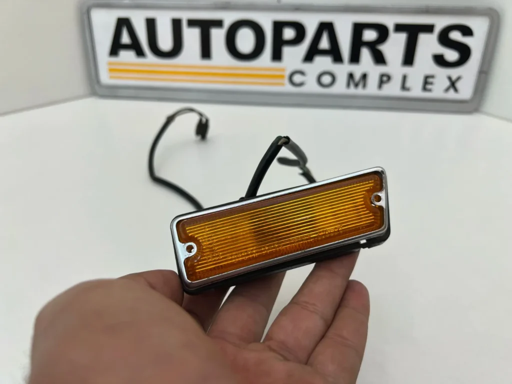 Corolla 1974 KE20 ke25 fender indicator (2)