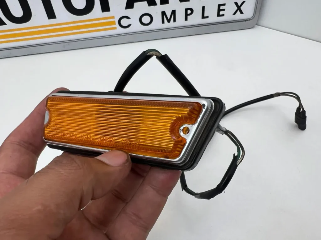Corolla 1974 KE20 ke25 fender indicator (3)