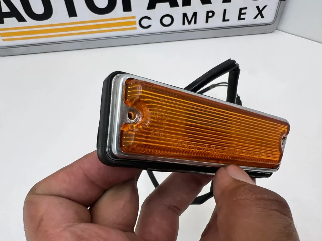 Corolla 1974 KE20 ke25 fender indicator (4)
