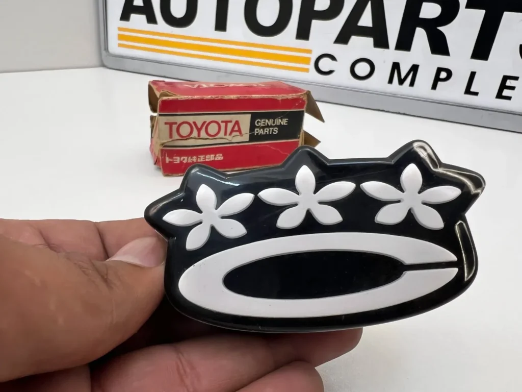 Corolla 1975 - 1977 ke30 Grille badge (3)