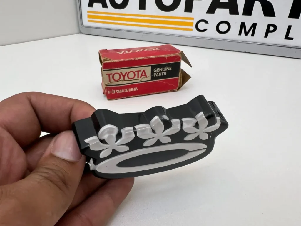 Corolla 1975 - 1977 ke30 Grille badge (4)