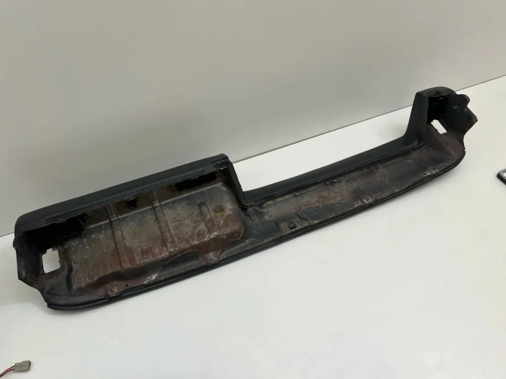 Corolla 1980 - 1983 KE70 RHD dashboard pad (1)