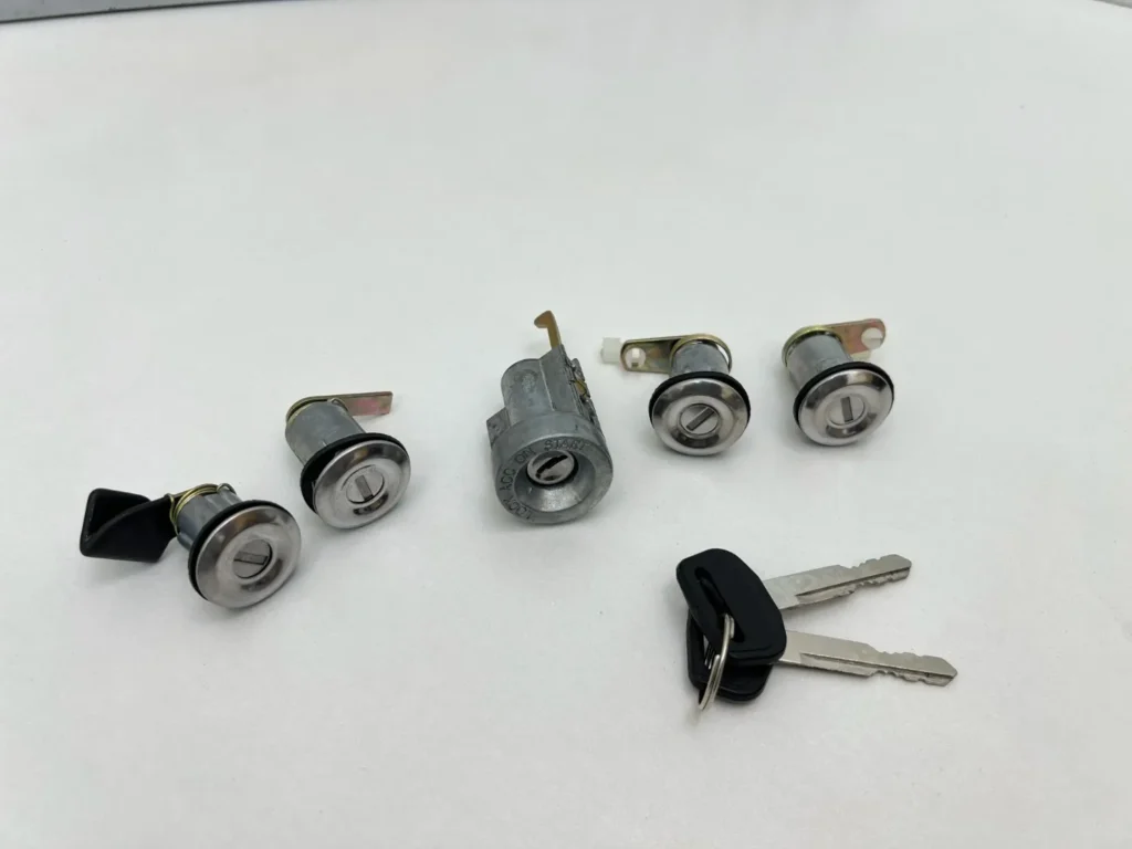 Corolla 1980 - 1983 ke70 te72 lock set (1)