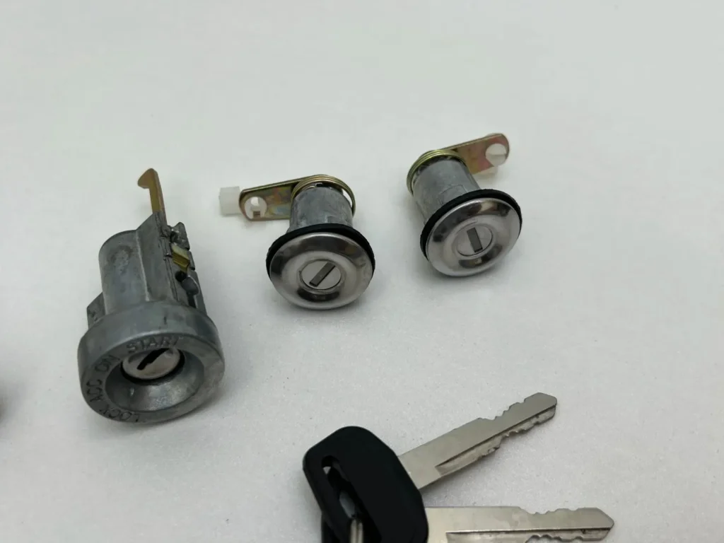 Corolla 1980 - 1983 ke70 te72 lock set (5)