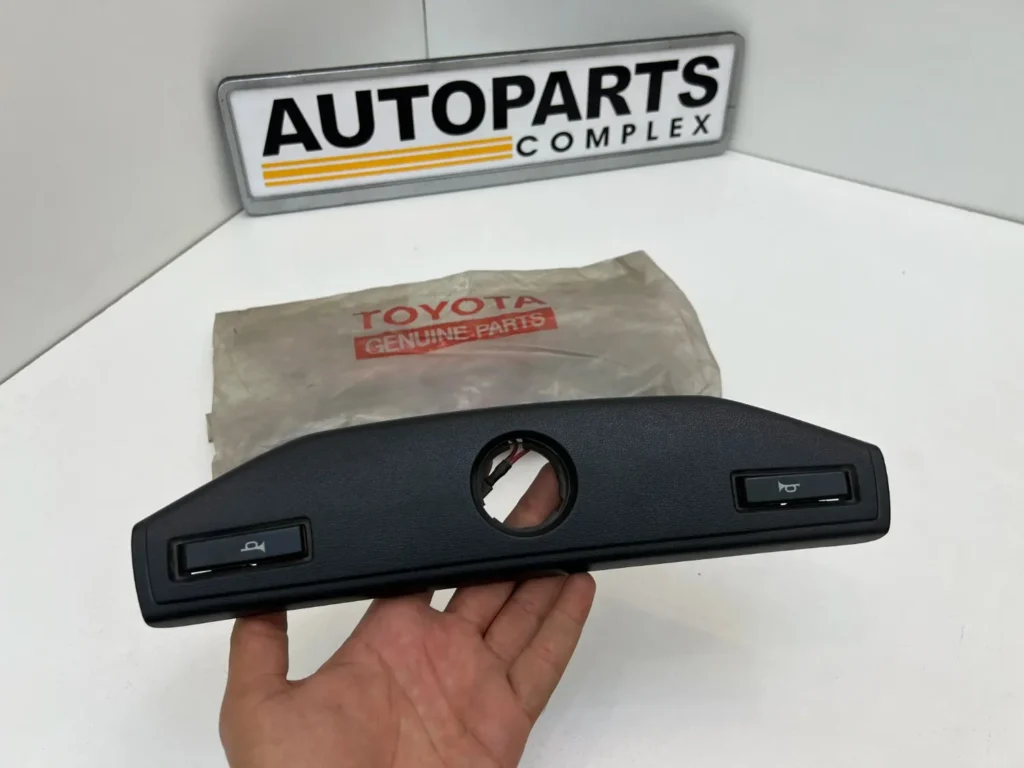 Corolla ke30 1976 steering wheel horn pad NOS OEM (2)