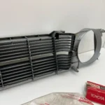 Corolla ke30 1977 NOS OEM grille with badge (8)