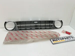 Corolla ke30 1977 NOS OEM grille with badge (2)