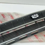 Corolla ke30 1977 NOS OEM grille with badge (4)
