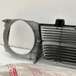 Corolla ke30 1977 NOS OEM grille with badge (7)