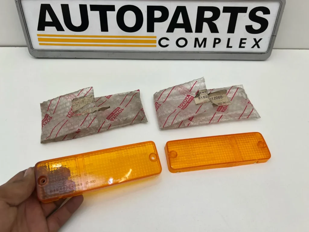 Corolla ke70 ae70 1980 - 1982 front metal bumper indicator lenses pair (3)