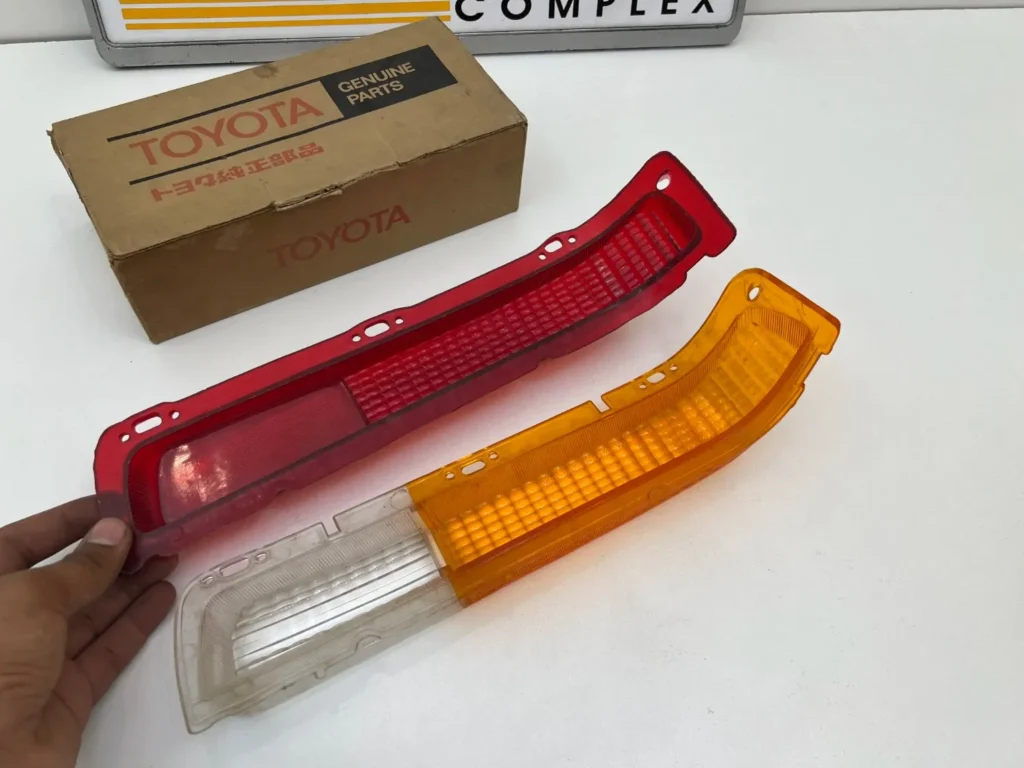 Corona 1971 RT80 rt81 Mark i OEM used tail light lenses 2 piece (1)