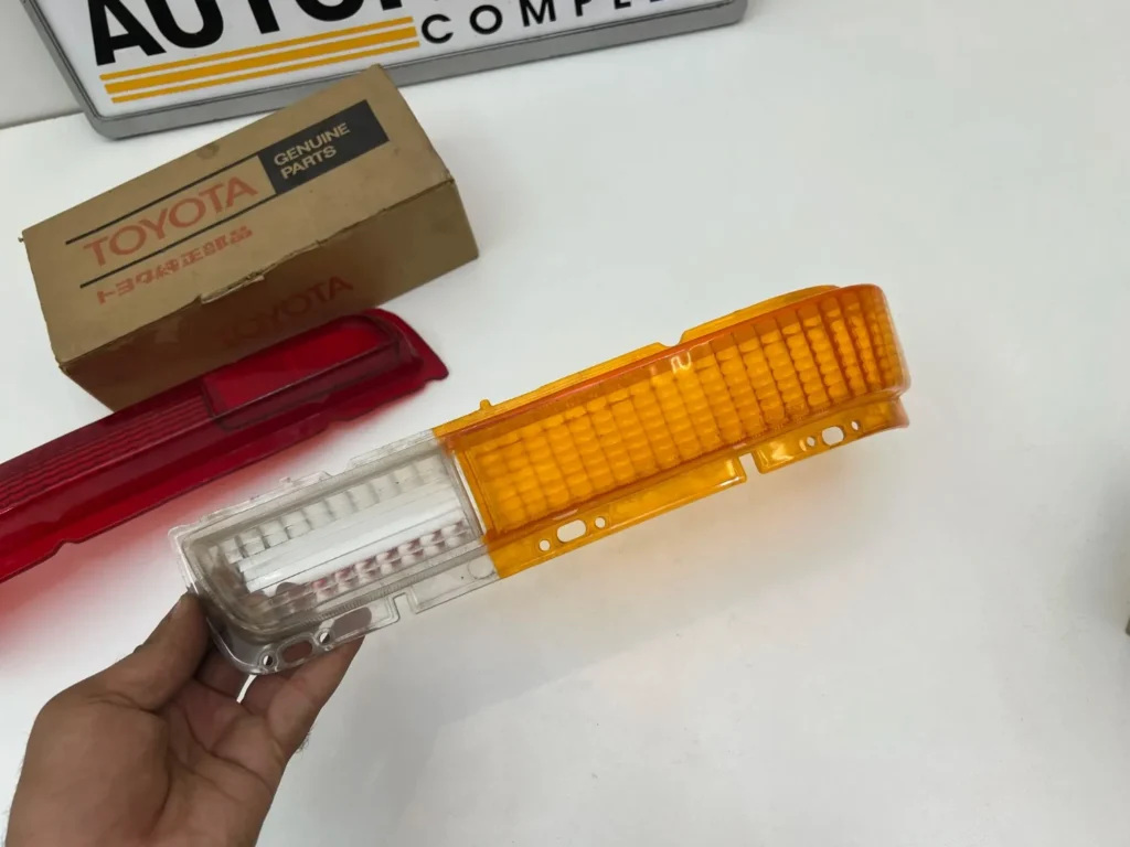 Corona 1971 RT80 rt81 Mark i OEM used tail light lenses 2 piece (4)