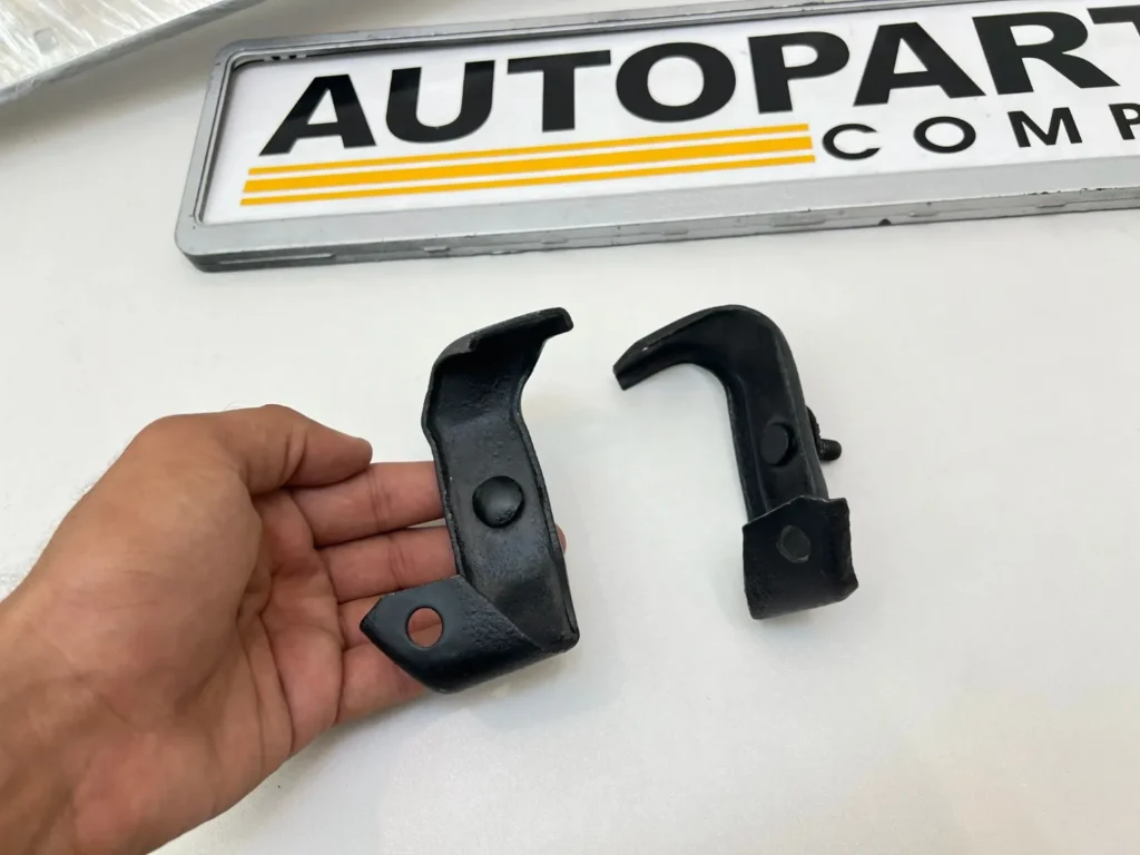 Datsun b210 120y 1974 rear bumper brackets pair (1)