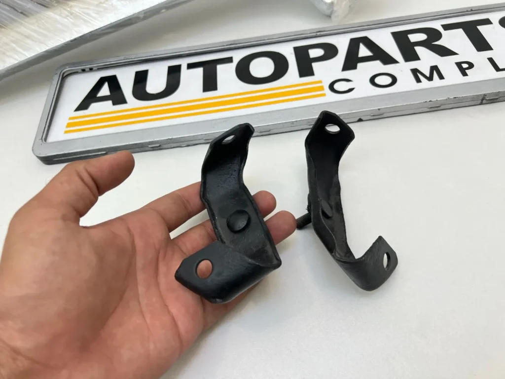 Datsun b210 120y 1974 rear bumper brackets pair (5)