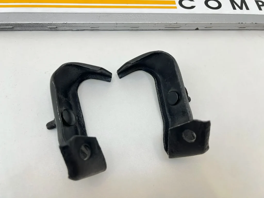 Datsun b210 120y 1974 rear bumper brackets pair (6)