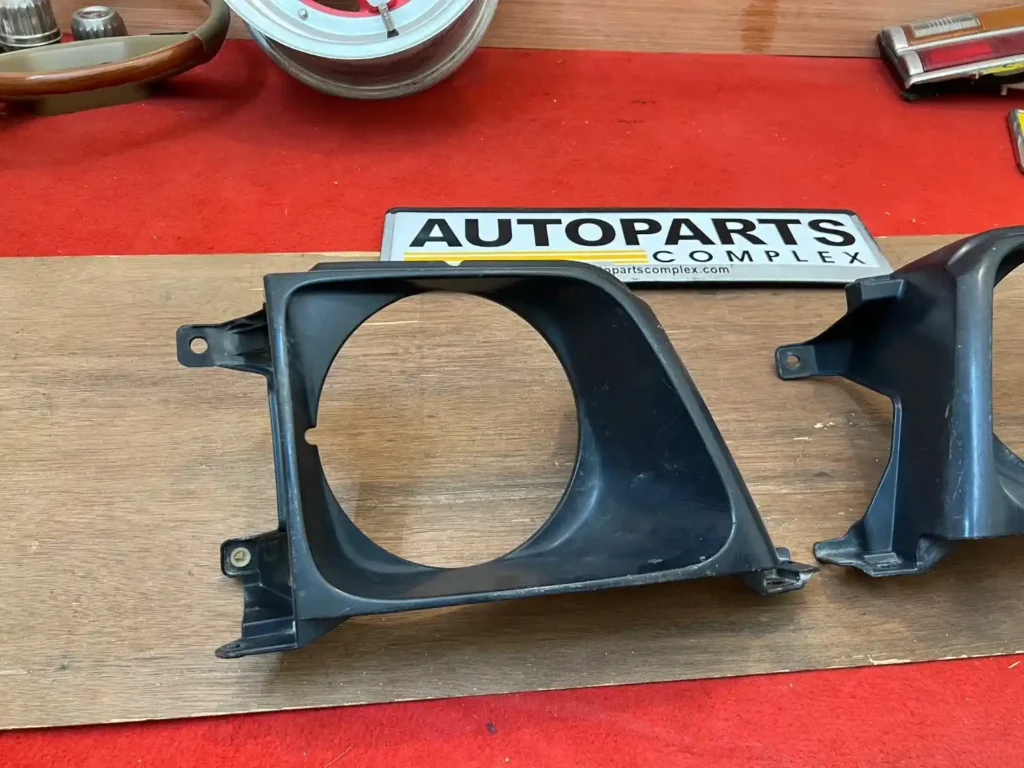 For Toyota Land Cruiser Prado LC90 FJ95 LJ95 Headlight bezels L+R OEM used (3)