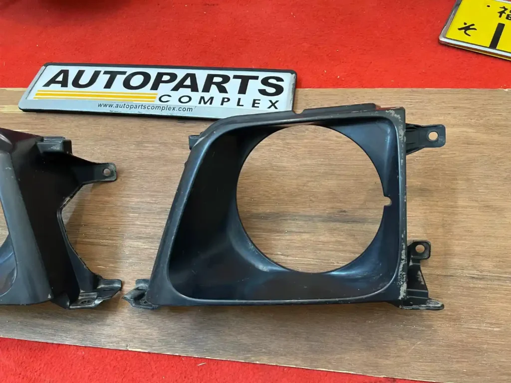 For Toyota Land Cruiser Prado LC90 FJ95 LJ95 Headlight bezels L+R OEM used (4)