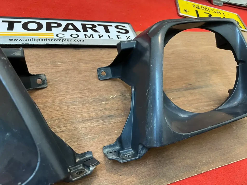 For Toyota Land Cruiser Prado LC90 FJ95 LJ95 Headlight bezels L+R OEM used (5)