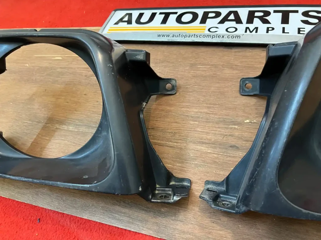 For Toyota Land Cruiser Prado LC90 FJ95 LJ95 Headlight bezels L+R OEM used (6)