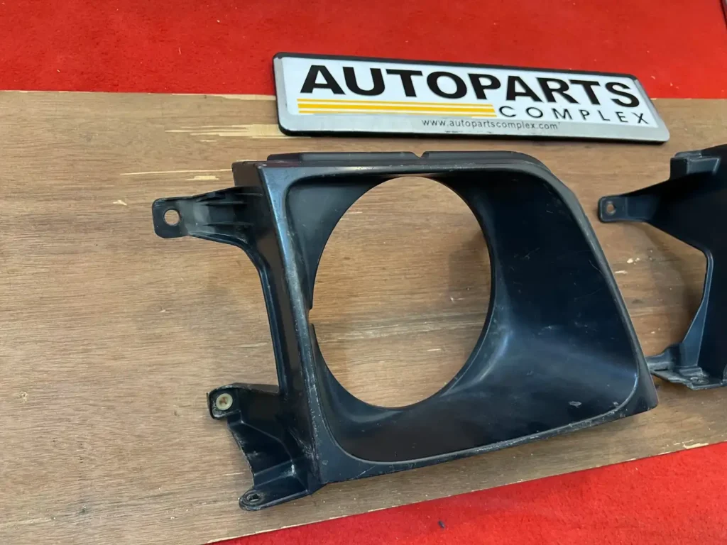 For Toyota Land Cruiser Prado LC90 FJ95 LJ95 Headlight bezels L+R OEM used (7)