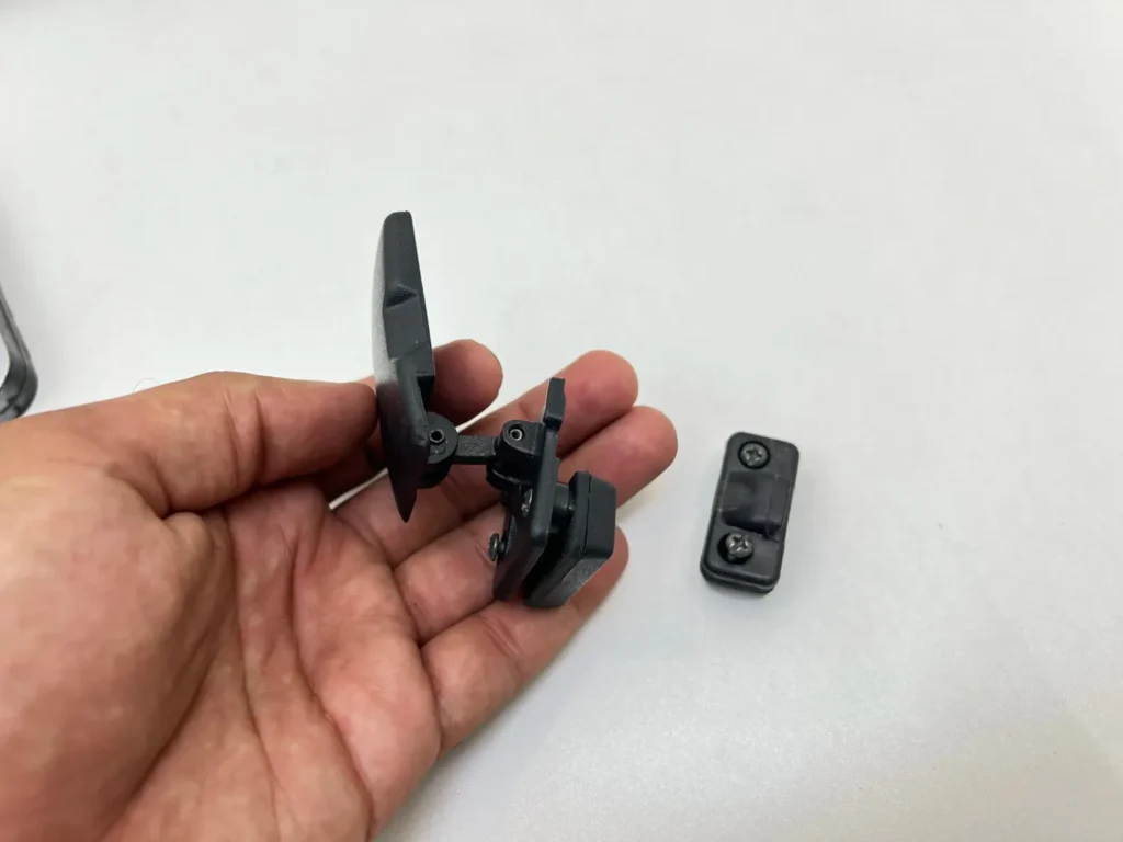 Hilux 1979 - 1983 rear window latch (4)