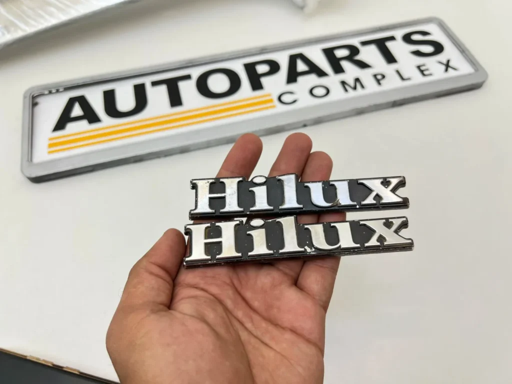 TOYOTA HILUX RN30 RN40 MODEL 1979 - 1983 FRONT SIDE FENDERS BADGES pair (2)