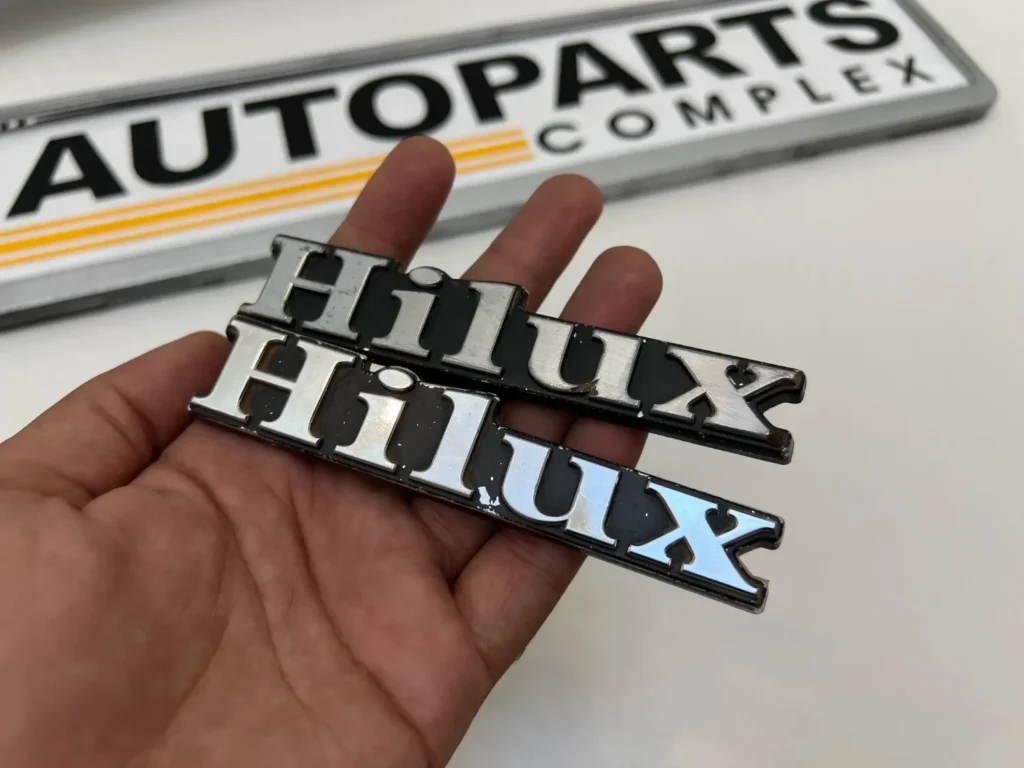 TOYOTA HILUX RN30 RN40 MODEL 1979 - 1983 FRONT SIDE FENDERS BADGES pair (3)