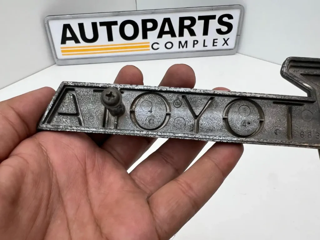 Toyota Hilux 1979 1980 RN30 RN40 RN36 grille badge OEM used (1)