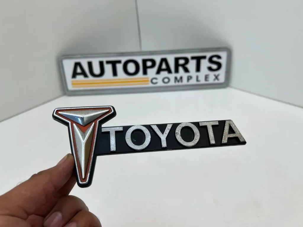 Toyota Hilux 1979 1980 RN30 RN40 RN36 grille badge OEM used (2)