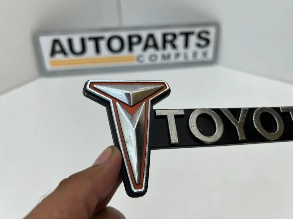 Toyota Hilux 1979 1980 RN30 RN40 RN36 grille badge OEM used (3)