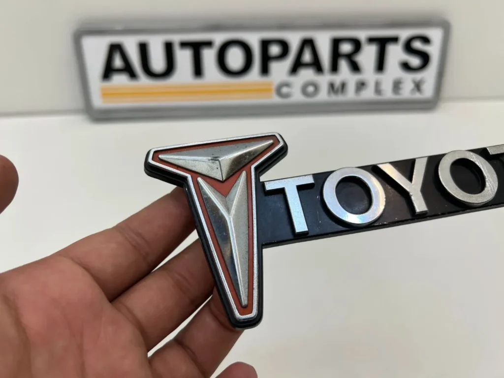 Toyota Hilux 1979 1980 RN30 RN40 RN36 grille badge OEM used (3)