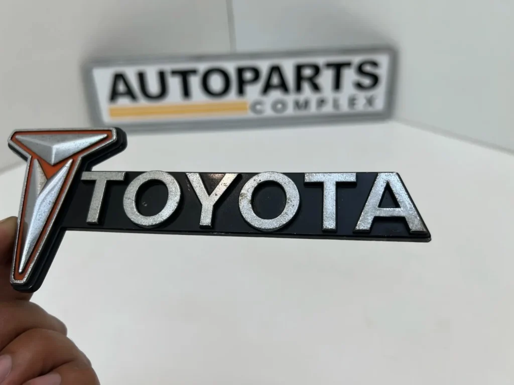 Toyota Hilux 1979 1980 RN30 RN40 RN36 grille badge OEM used (4)