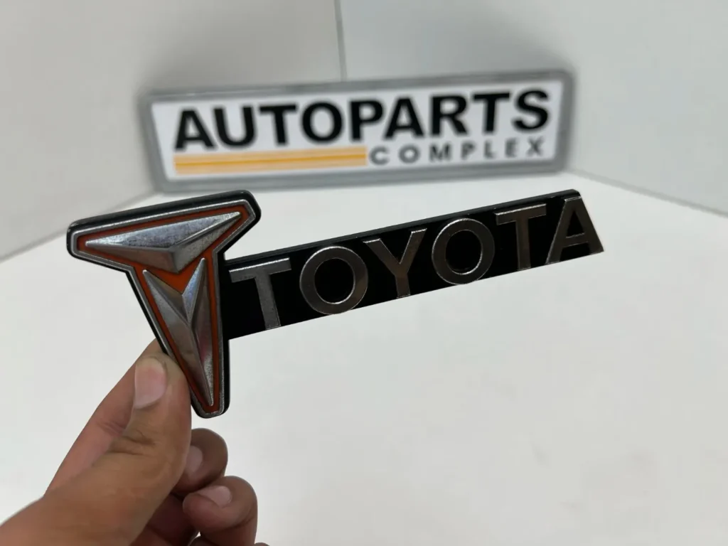 Toyota Hilux 1979 1980 RN30 RN40 RN36 grille badge OEM used (5)