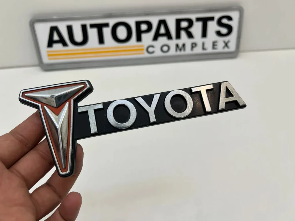 Toyota Hilux 1979 1980 RN30 RN40 RN36 grille badge OEM used (5)
