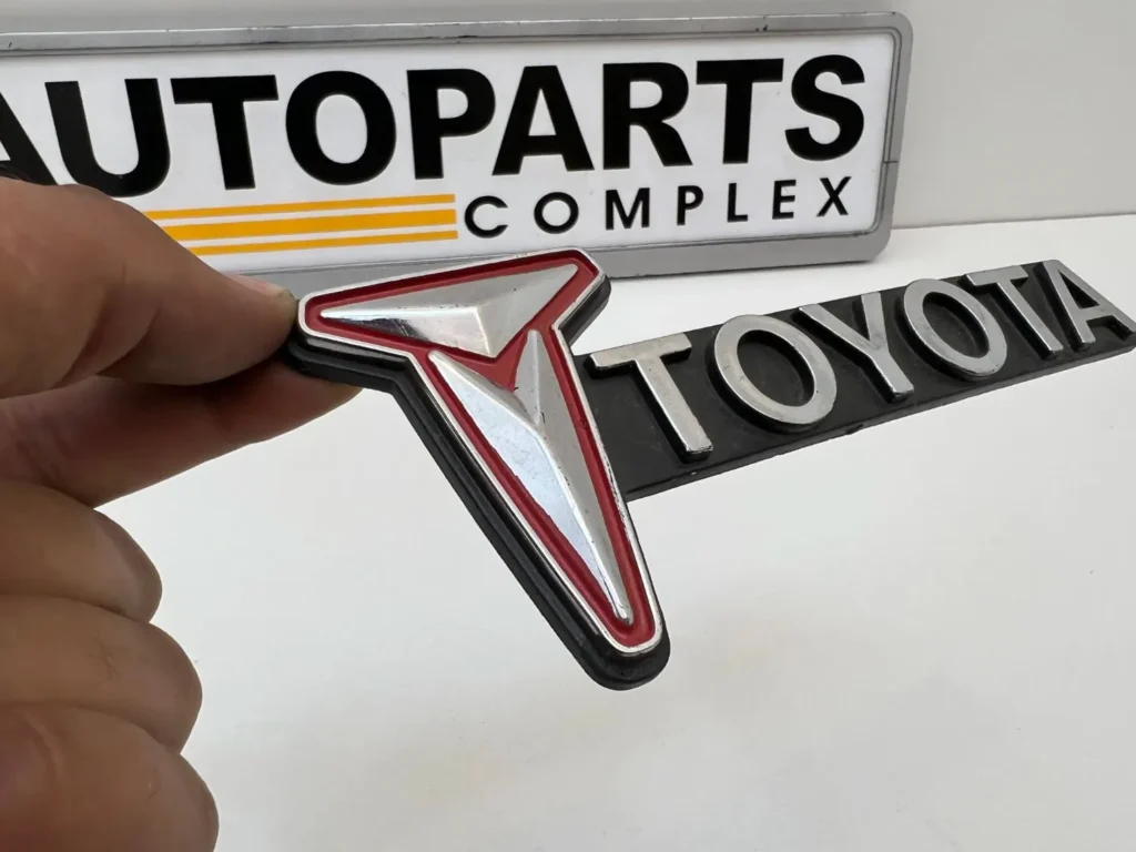Toyota Hilux 1979 1980 grille badge new aftermarket (3)