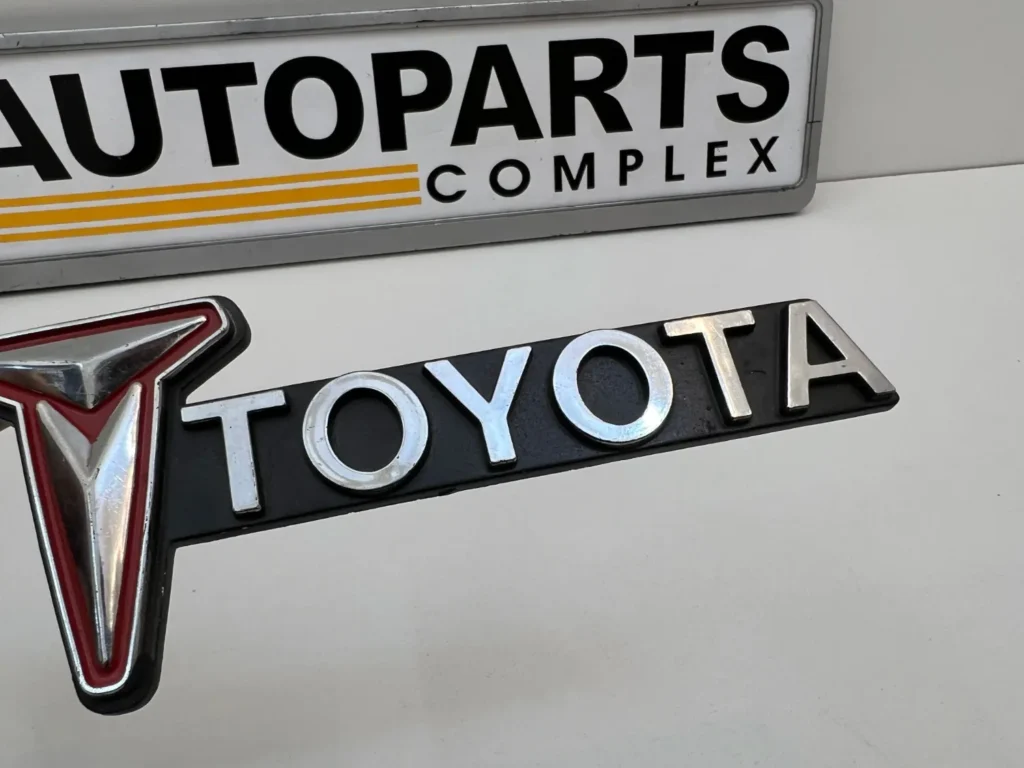 Toyota Hilux 1979 1980 grille badge new aftermarket (4)