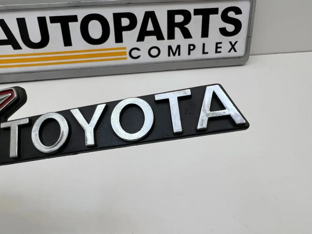 Toyota Hilux 1979 1980 grille badge new aftermarket (5)