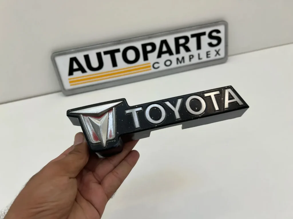 Toyota Pickup 4wd 1981 1982 1983 Grille Toyota Badge rn30 rn40 (2)