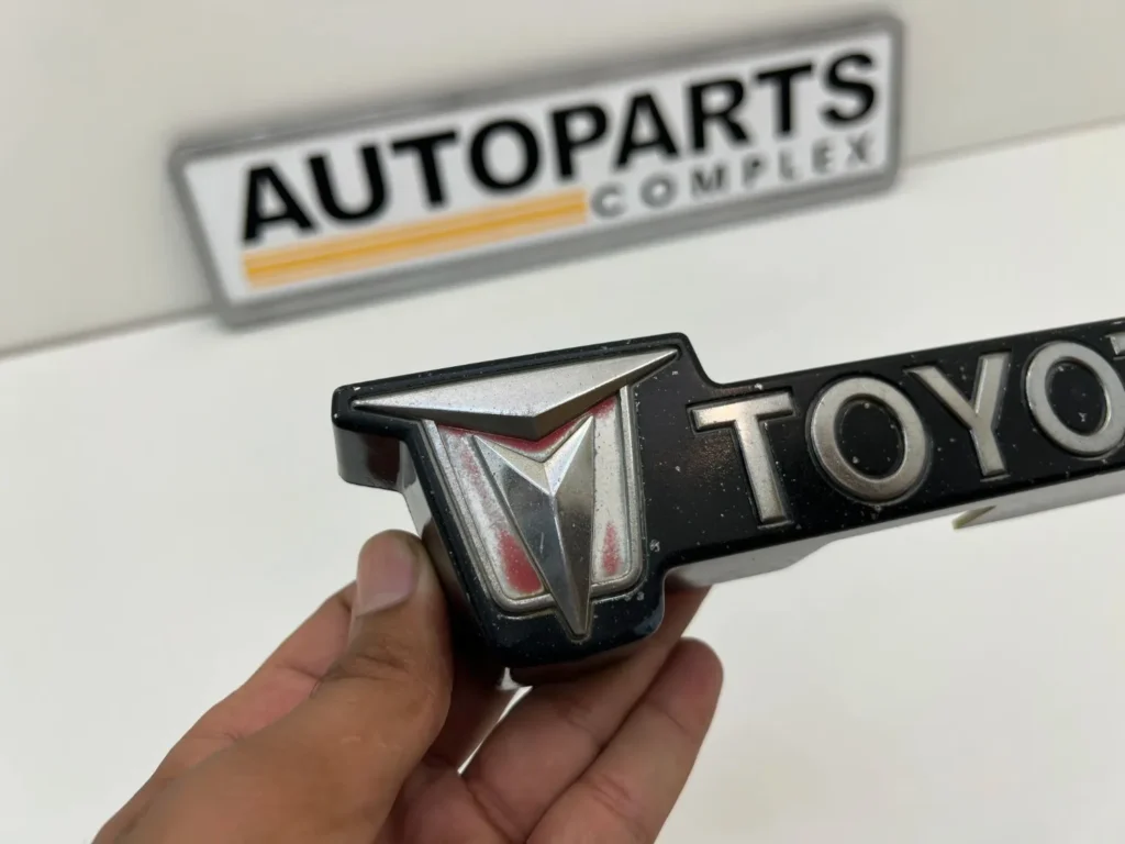 Toyota Pickup 4wd 1981 1982 1983 Grille Toyota Badge rn30 rn40 (3)