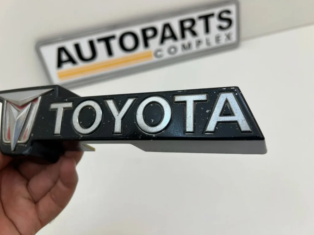 Toyota Pickup 4wd 1981 1982 1983 Grille Toyota Badge rn30 rn40 (4)
