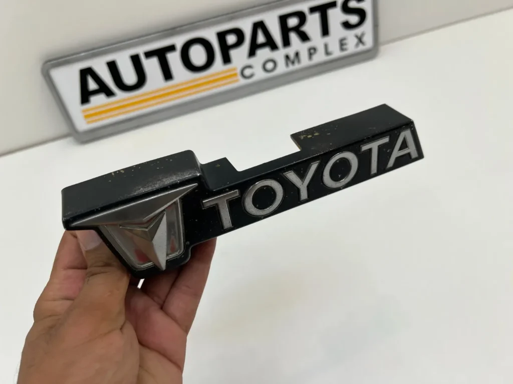 Toyota Pickup 4wd 1981 1982 1983 Grille Toyota Badge rn30 rn40 (5)