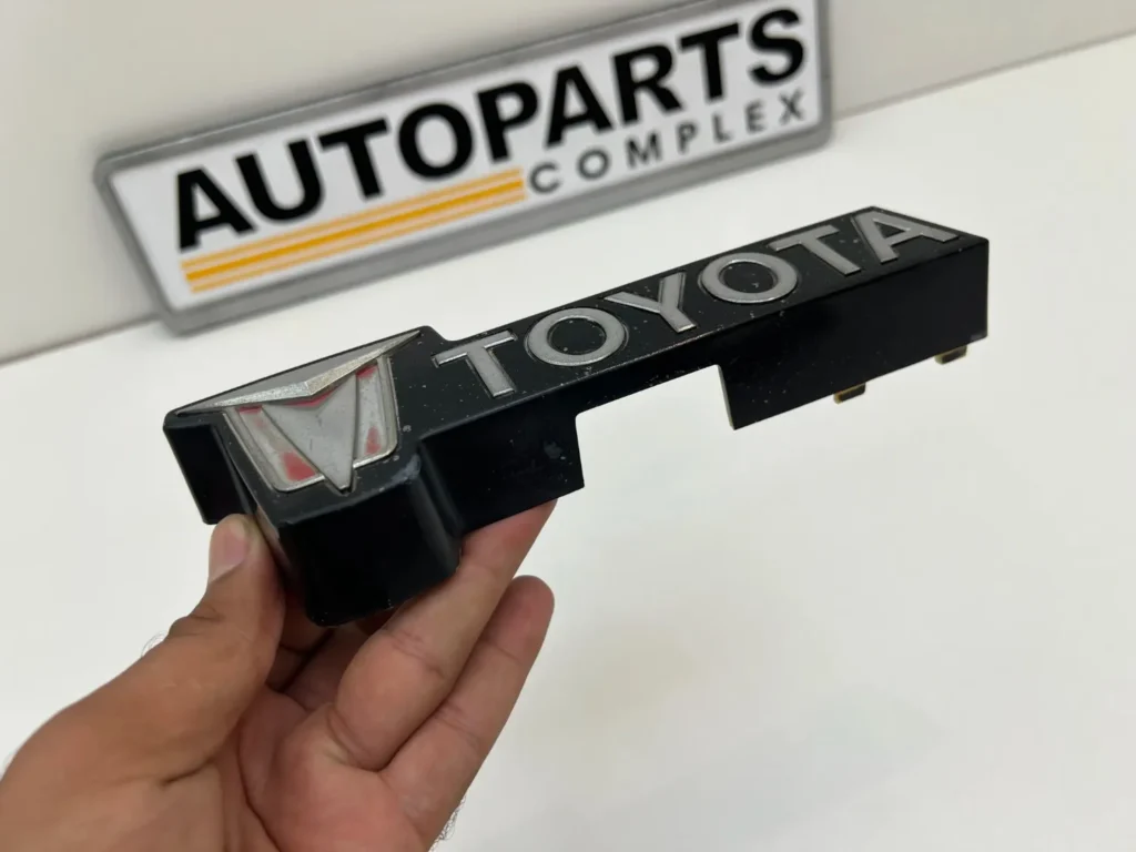 Toyota Pickup 4wd 1981 1982 1983 Grille Toyota Badge rn30 rn40 (6)