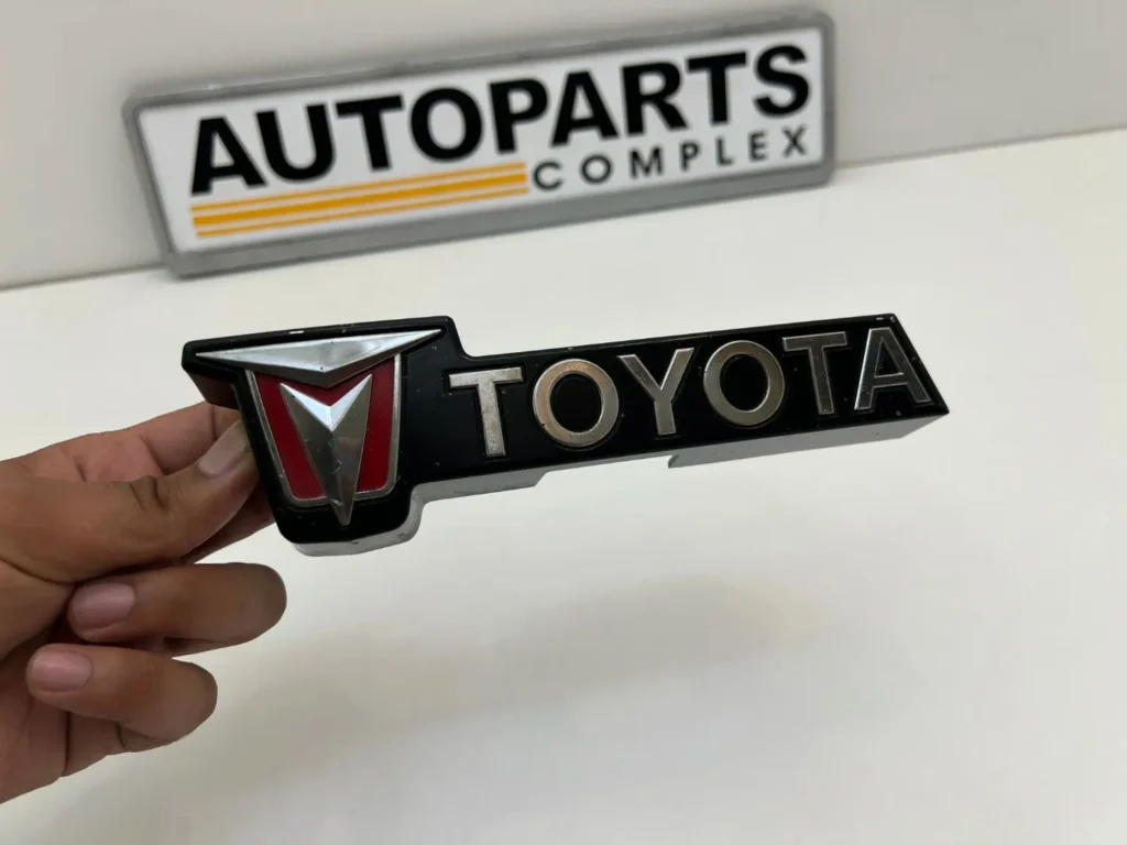 Toyota Pickup Hilux 4wd 1981 1982 1983 Grille Toyota Badge (2)