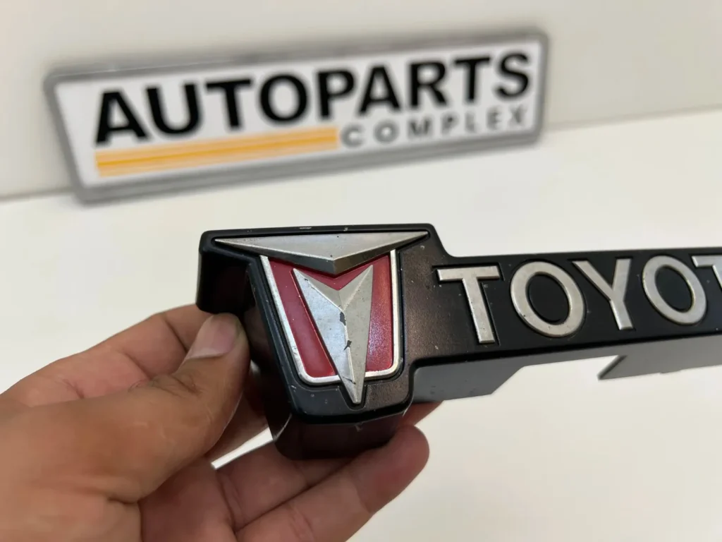 Toyota Pickup Hilux 4wd 1981 1982 1983 Grille Toyota Badge (4)