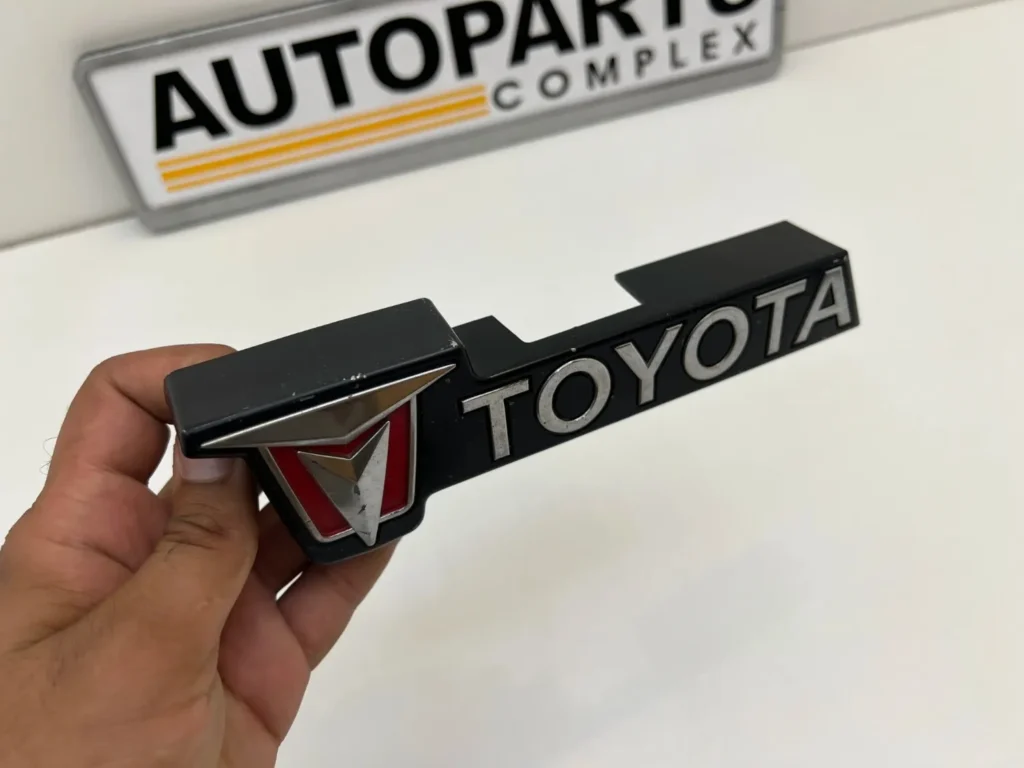 Toyota Pickup Hilux 4wd 1981 1982 1983 Grille Toyota Badge (6)