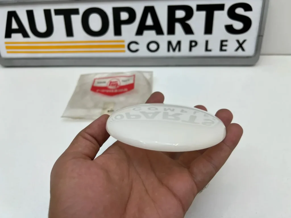 Toyota corona RT40 Dome lamp lens NOS OEM (1)