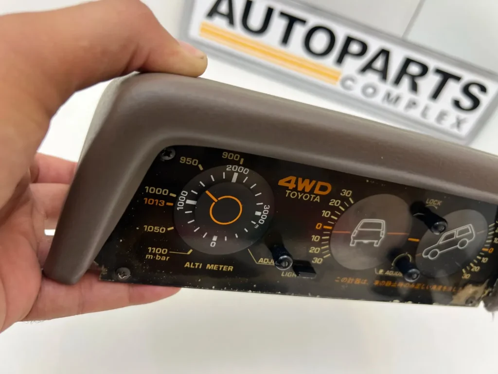 1st gen 4runner hilux inclinometer Altimeter OEM (brown) (6)